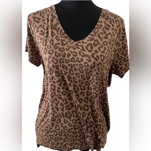 LC Couture Leopard Print V-Neck Short Sleeve Top Blouse T-Shirt sz medium